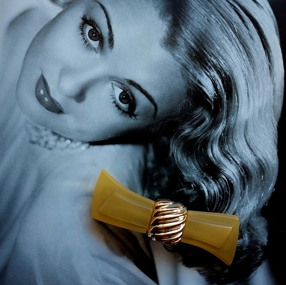 Vintage Barrette Bobby Pin Clip ๐ซ๐ท France Yellow Lucite Bow 1990s ๐๐๐ - Picture 1 of 5